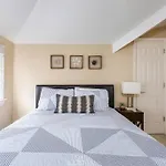 Prime Location In 12South, Walkable To Shopping & Dining